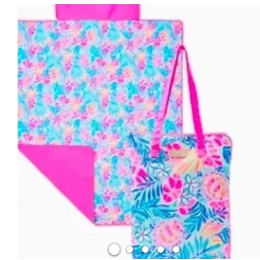 New Lilly Pulitzer beach/picnic mat with carry case